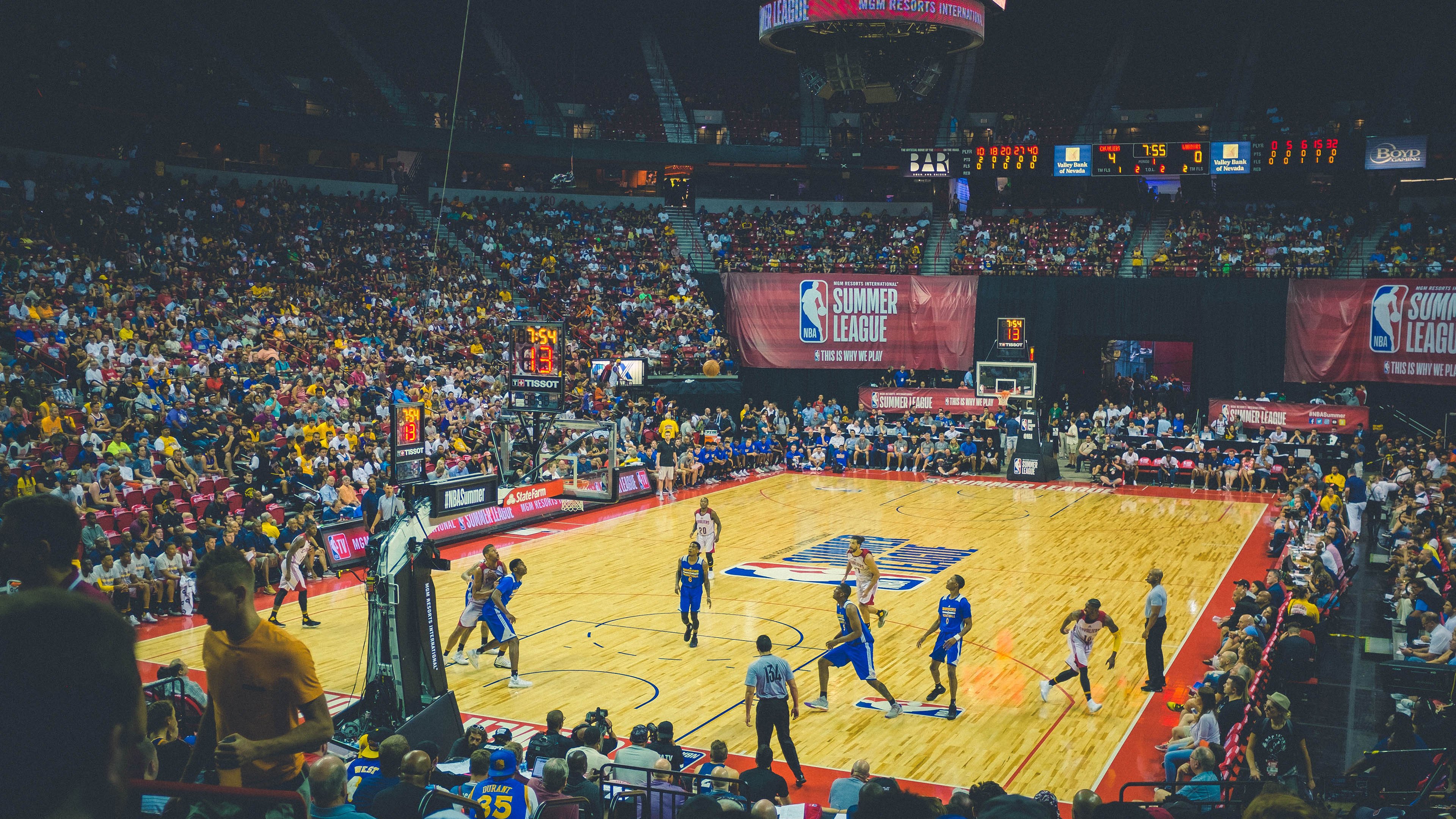 唐纳德·高尔凭借出色突破能力，成为袋鼠队关键人物，唐纳德古尔德